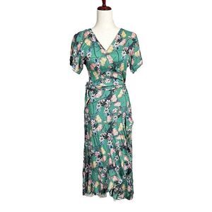 C+D+M NWT Green Floral Wrap Dress Short Sleeve Knee Length Size M
